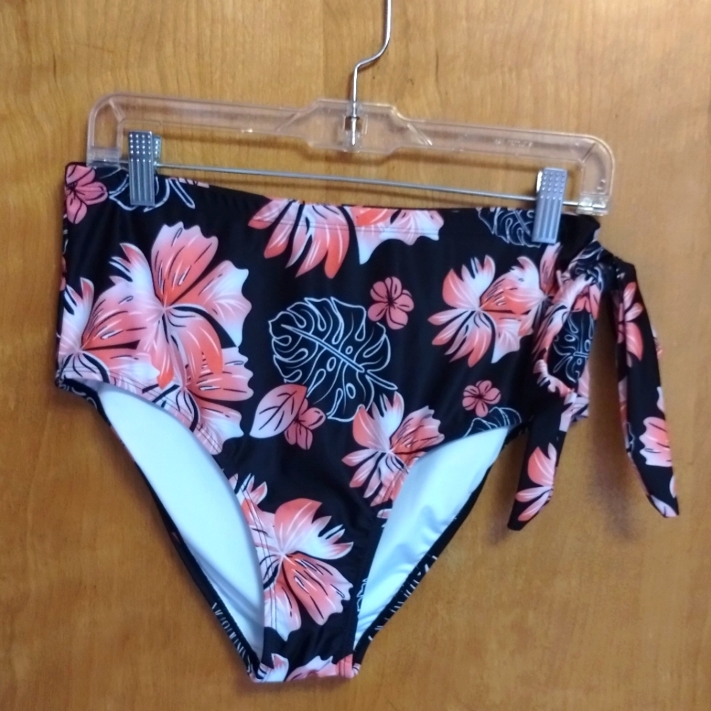 Floral Black and Pink Women's Swim Bottom Size M